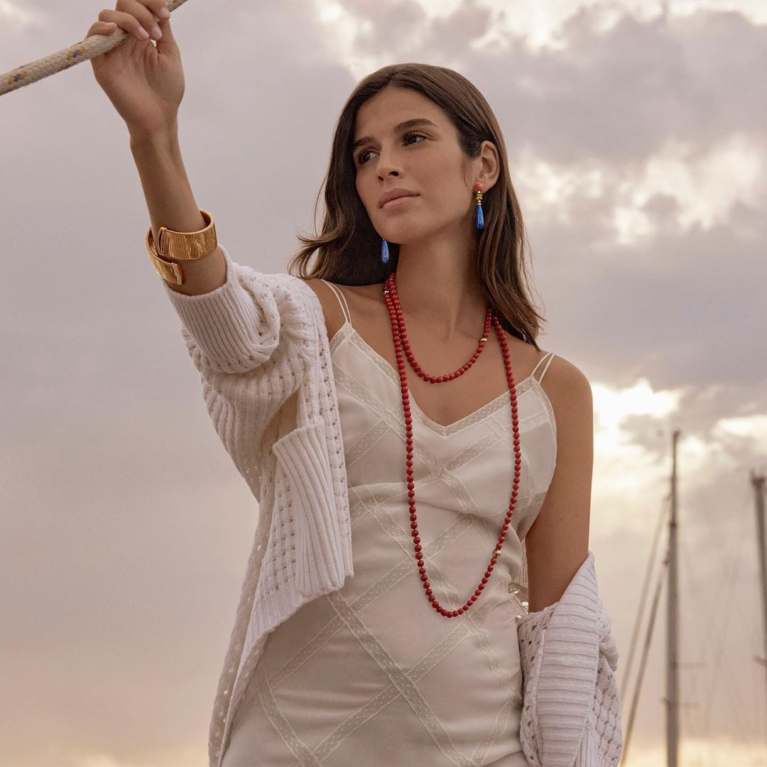 Sandra Gago con joyas de otras colecciones de Rabat 70's
