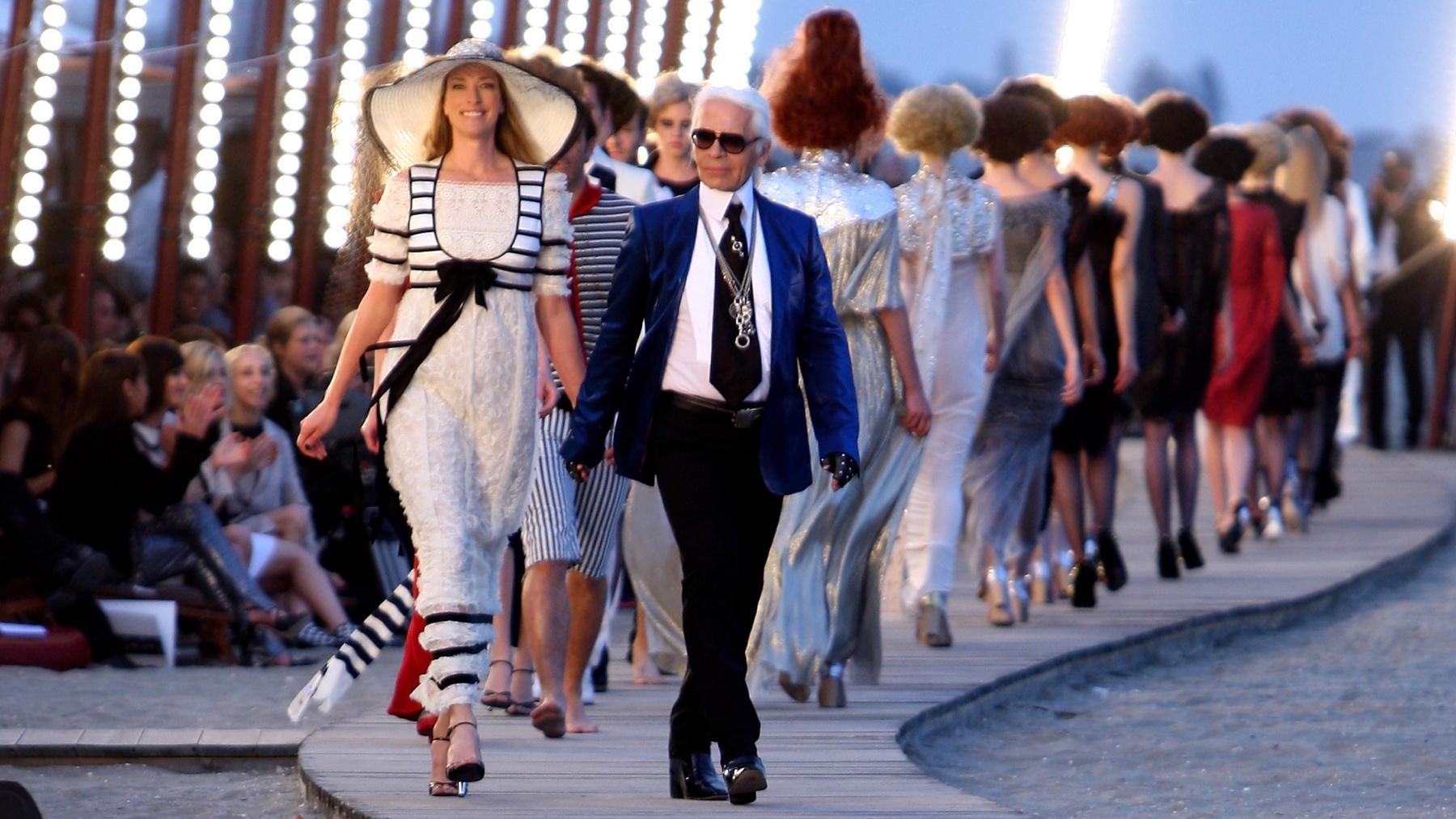 Recordamos el paso por la moda de Karl Lagerfeld en su 89 cumpleaños