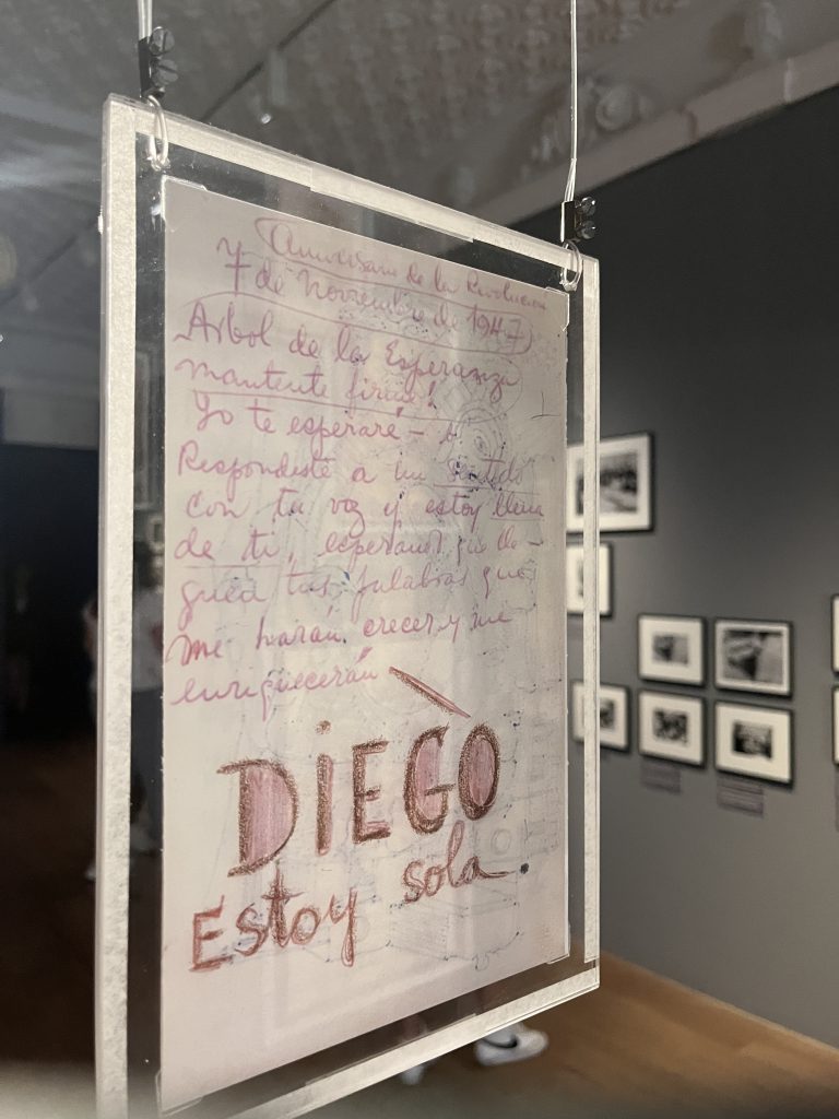 Pieza de la exposición de Frida Kahlo en Casa de México