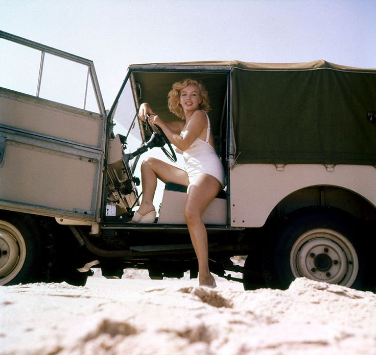 Marilyn Monroe en un Land Rover