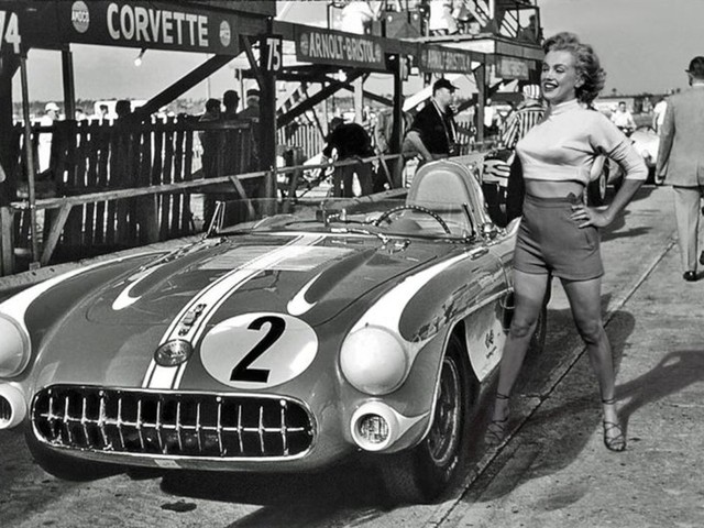 Marilyn Monroe en un Corvette