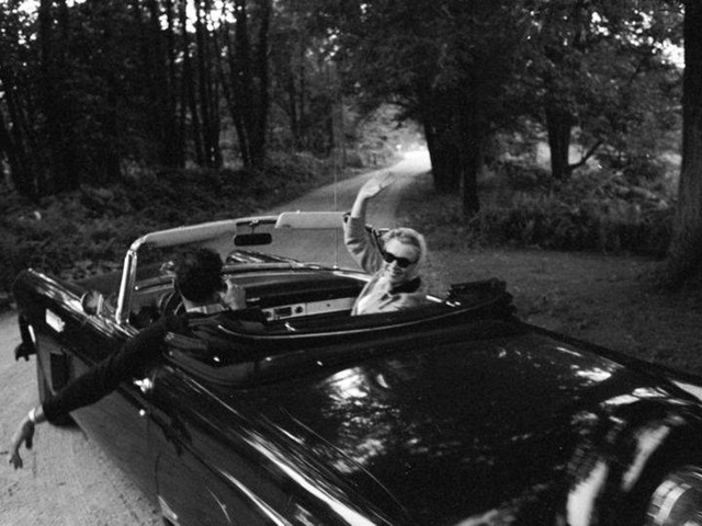 Marilyn Monroe en un Ford Thunderbird