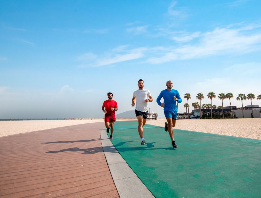 Gente haciendo running en el 'Dubai Fitness'