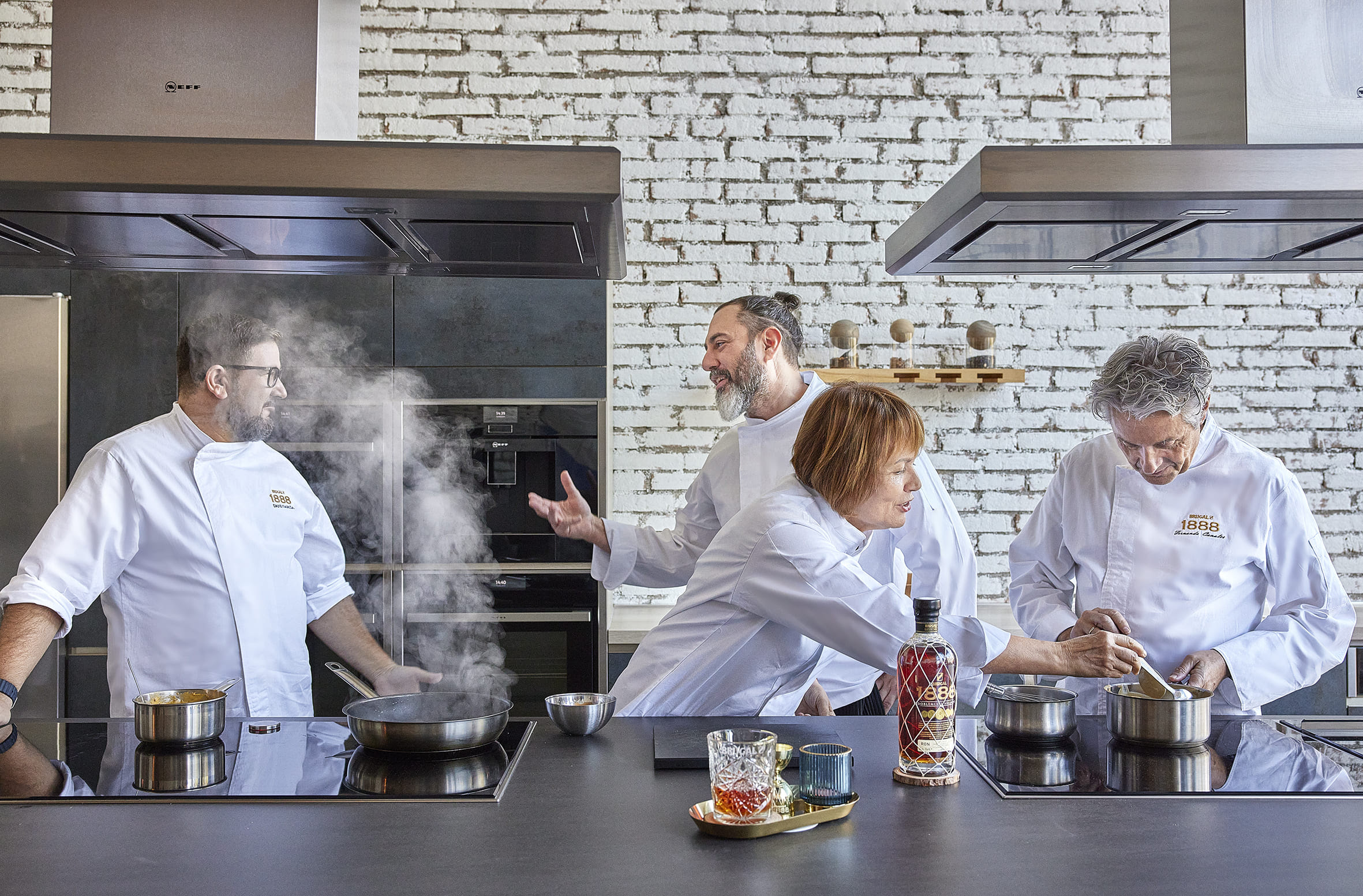 Los chefs cocinando