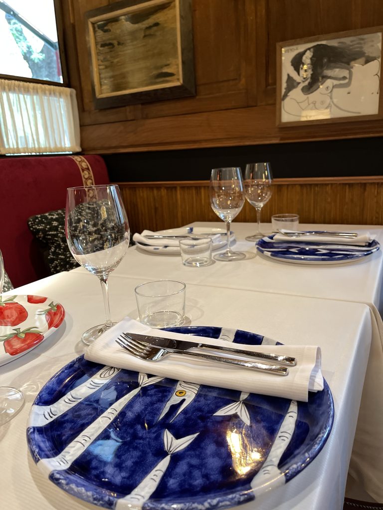 Detalle de una mesa en el interior de Matto Madrid