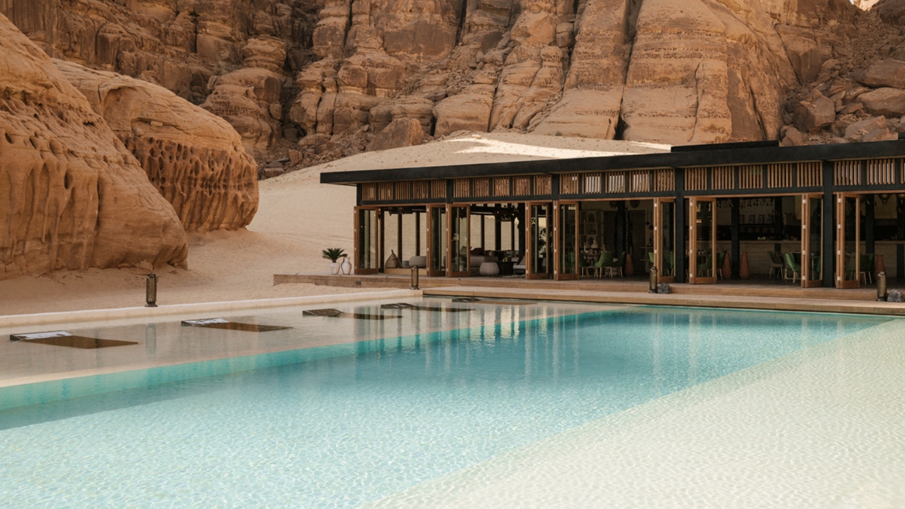 El exclusivo hotel en mitad del desierto de Arabia Saudí