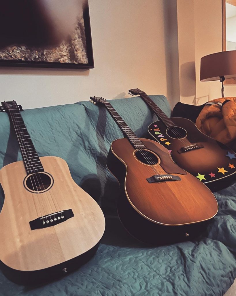Las guitarras de Adri, Juanín y Jorge de Marlon