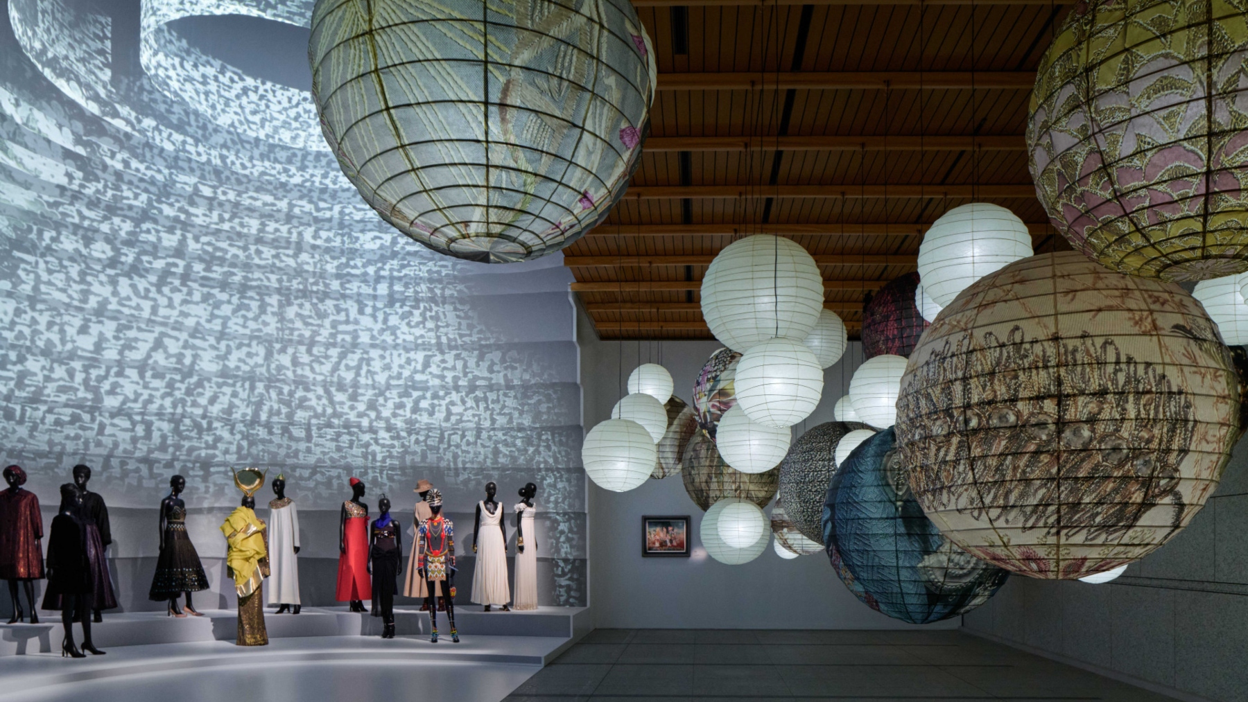 La exposición que descubre la gran influencia de Japón en Dior a lo largo de la historia