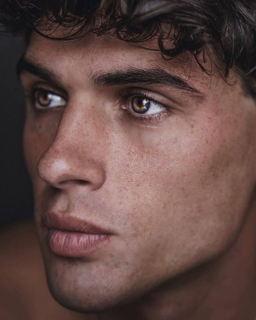 Todo sobre el Russian Contouring: la técnica de definición facial unisex que amarás