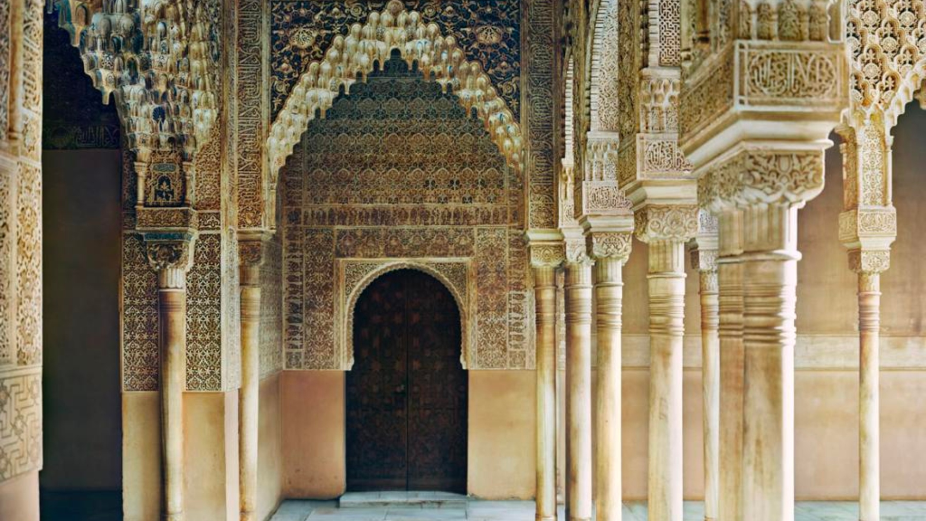 La Alhambra por Fernando Manso, una exposición de fotos de autor que comienza en Marrakech su gira internacional