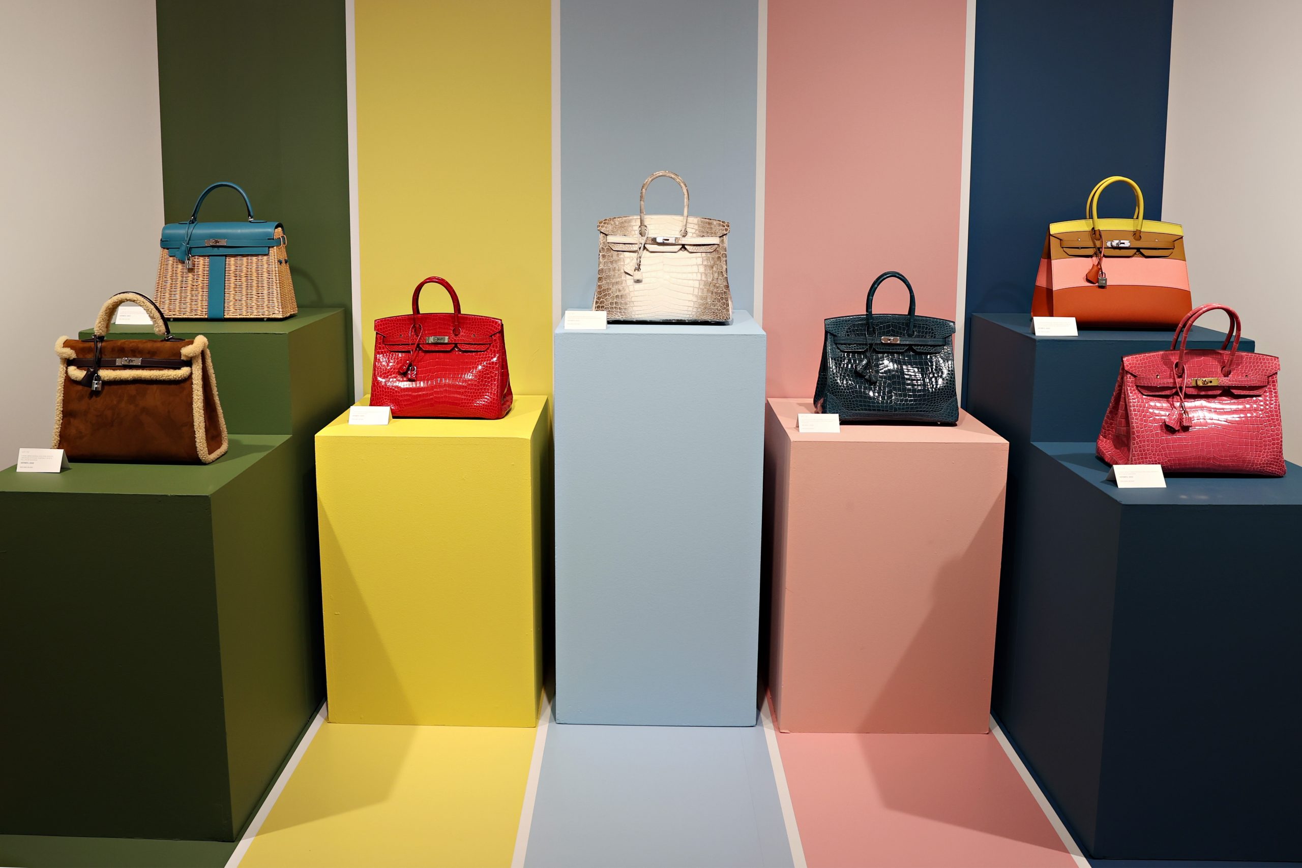 Exposición bolsos de lujo Hermès