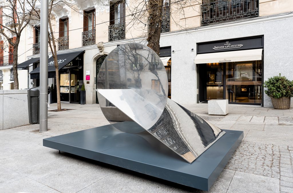 Doce esculturas de artistas iberoamericanos convierten la Milla de Oro de Madrid en un paseo con arte