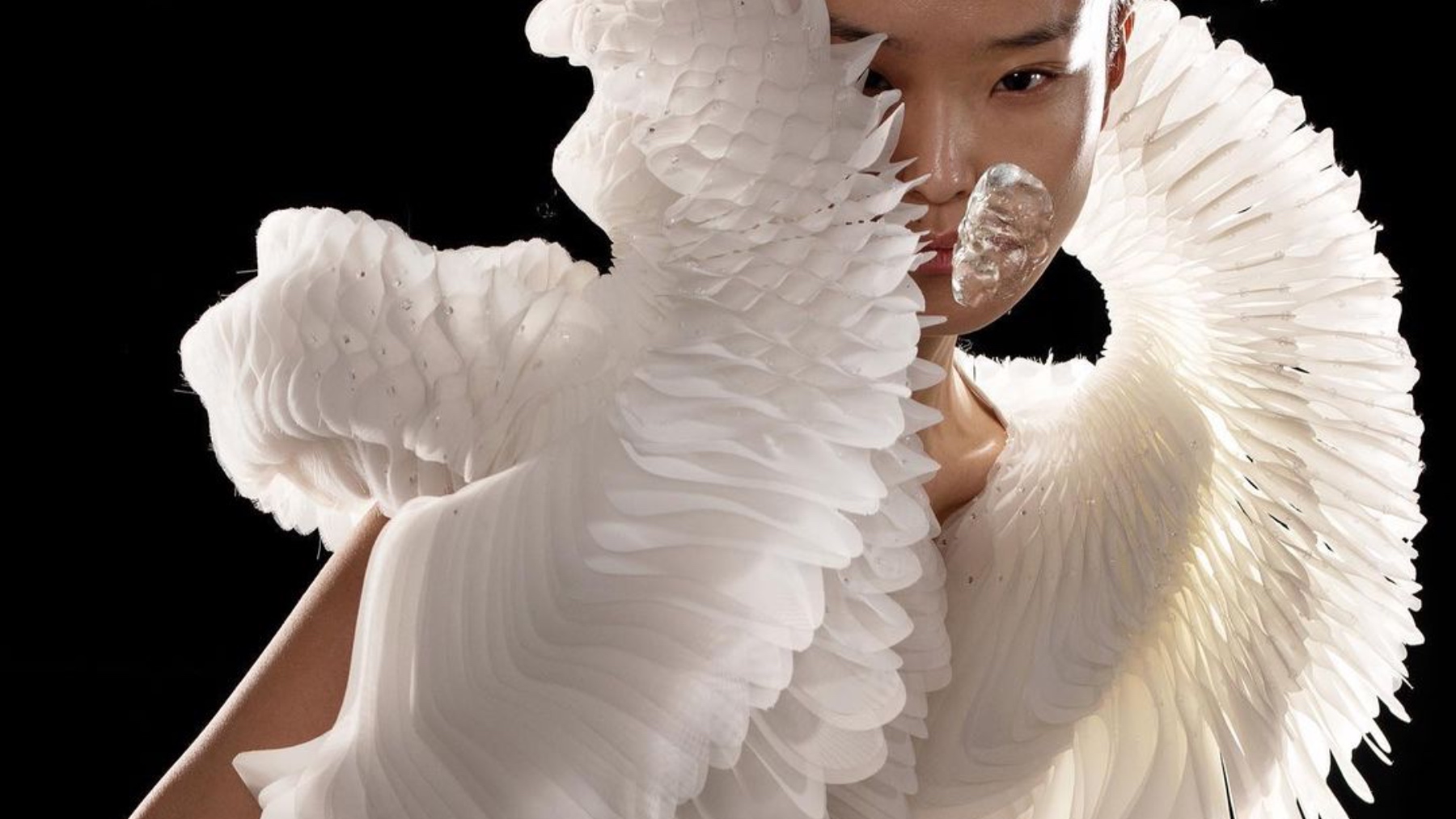 Iris Van Herpen, la vanguardista diseñadora que rompe los límites de la moda actual