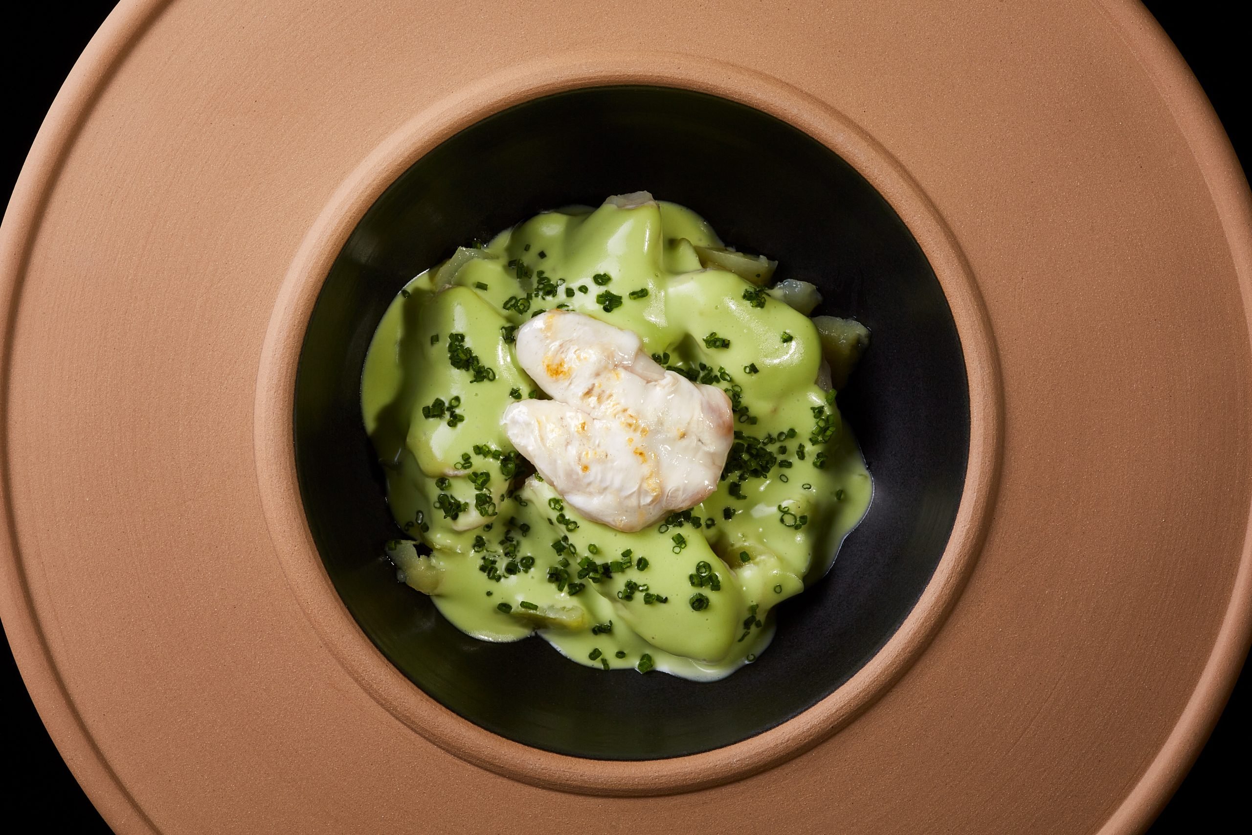 Patatas en salsa verde con kokotxas de bacalao