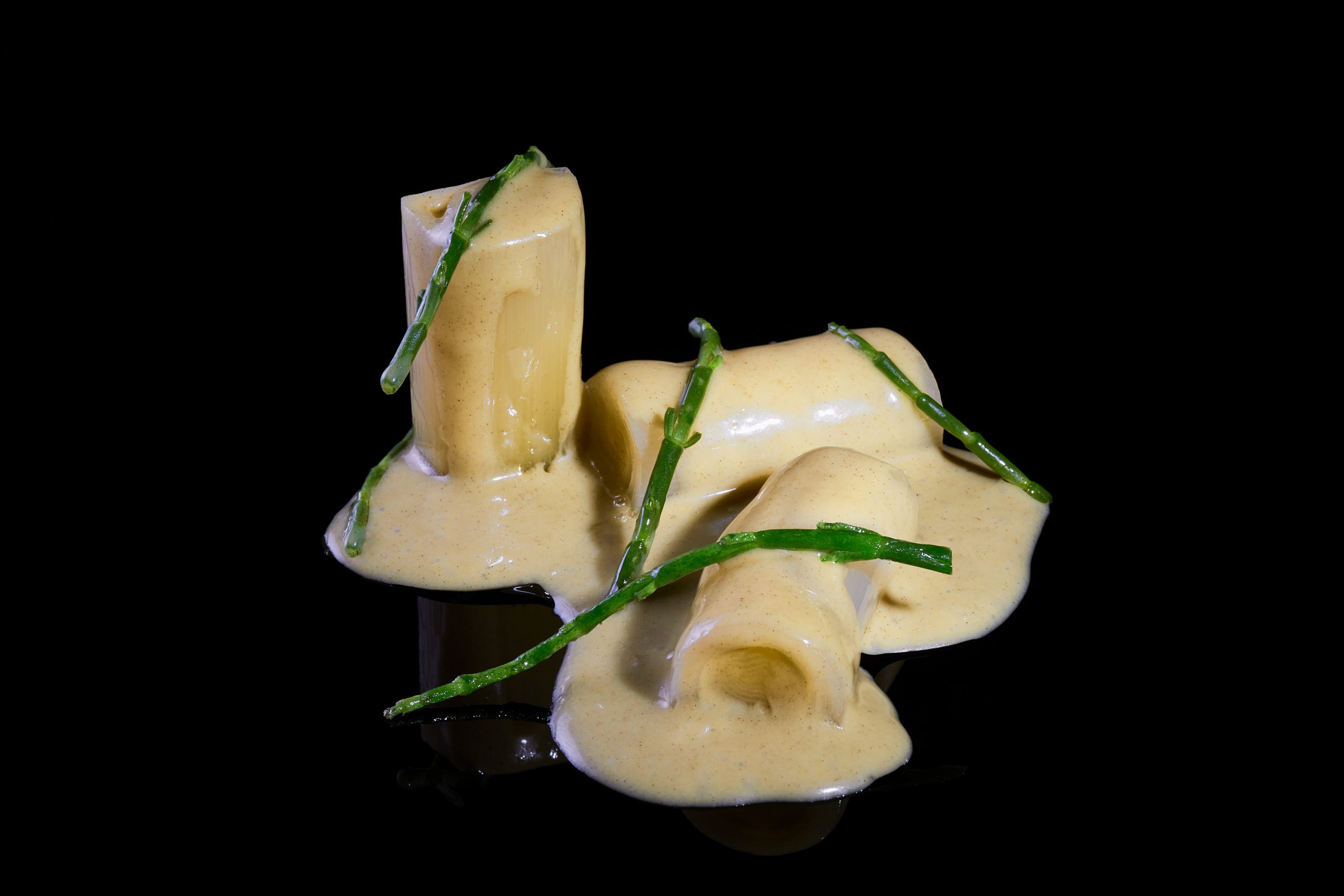 Puerros, pil pil y salicornia