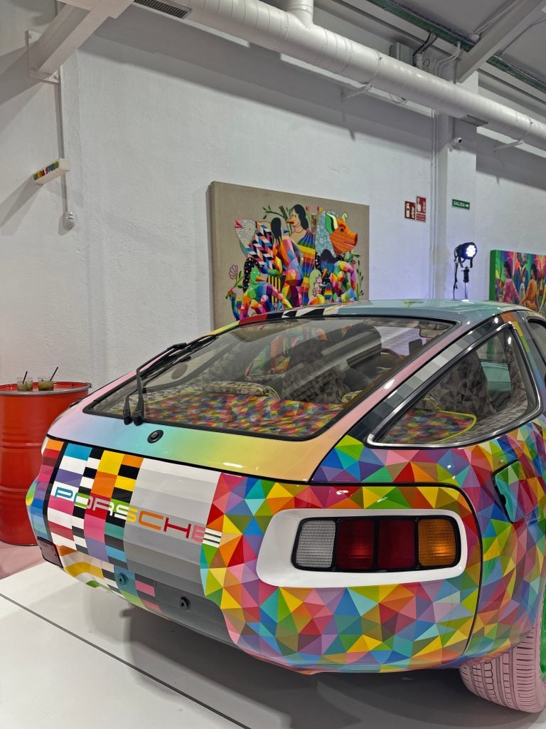 Porsche y Okuda Art