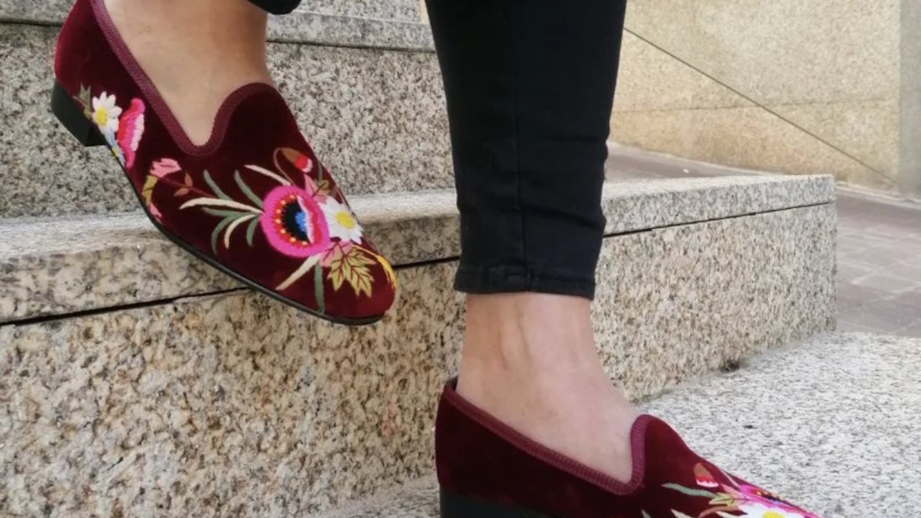 Cómo llevar zapatos de bailarina de terciopelo en Primavera-Verano 2023