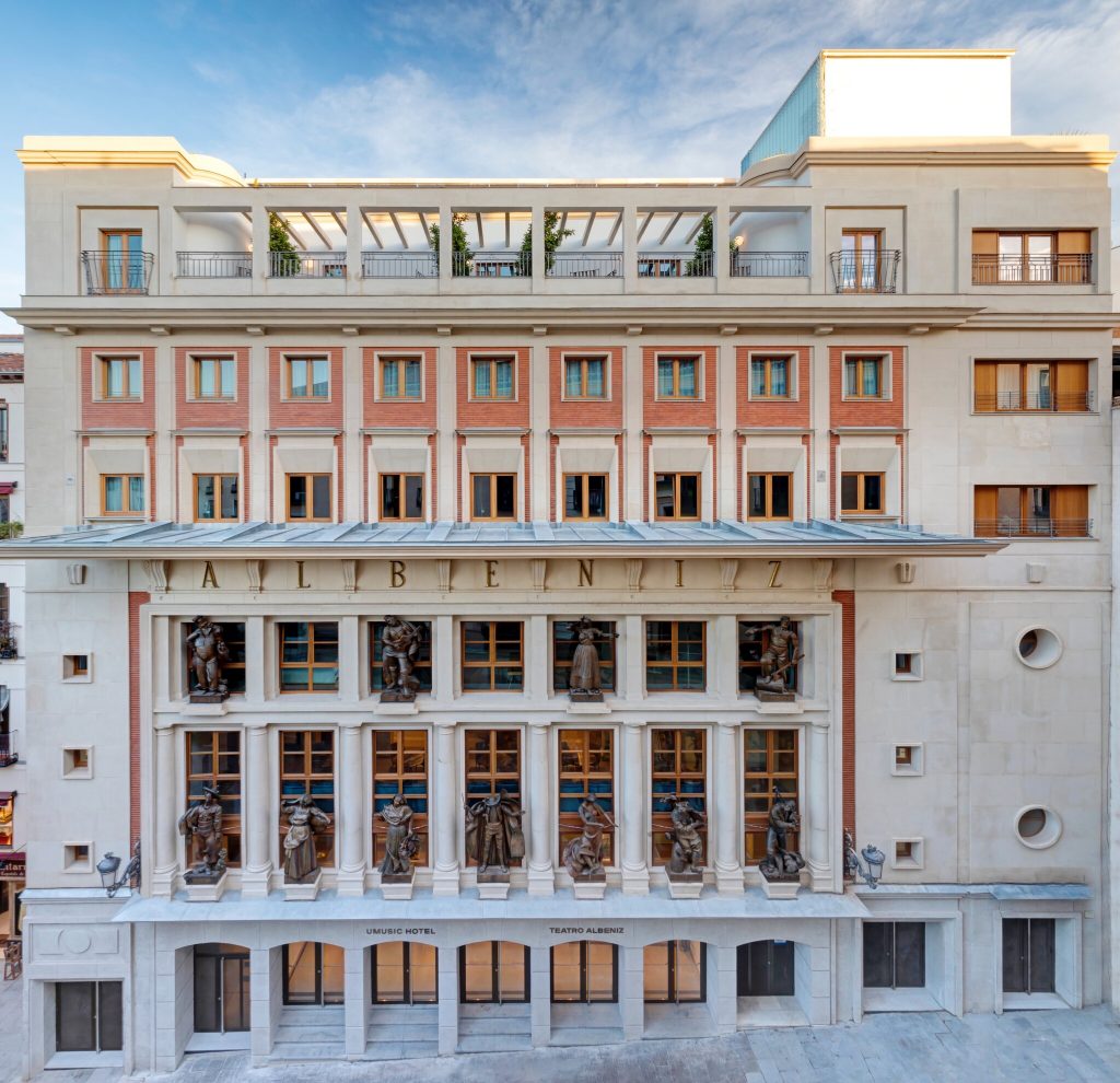 Exterior Teatro Albeniz