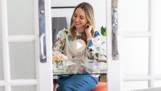 En el atelier de Beatriz de la Cámara descubriendo su elegante colección de ‘Prêt-à-Couture’