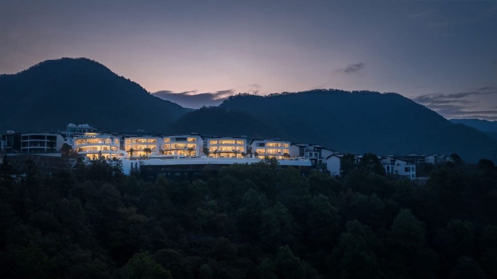 Vista panorámica de un hotel en China de impactante arquitectura