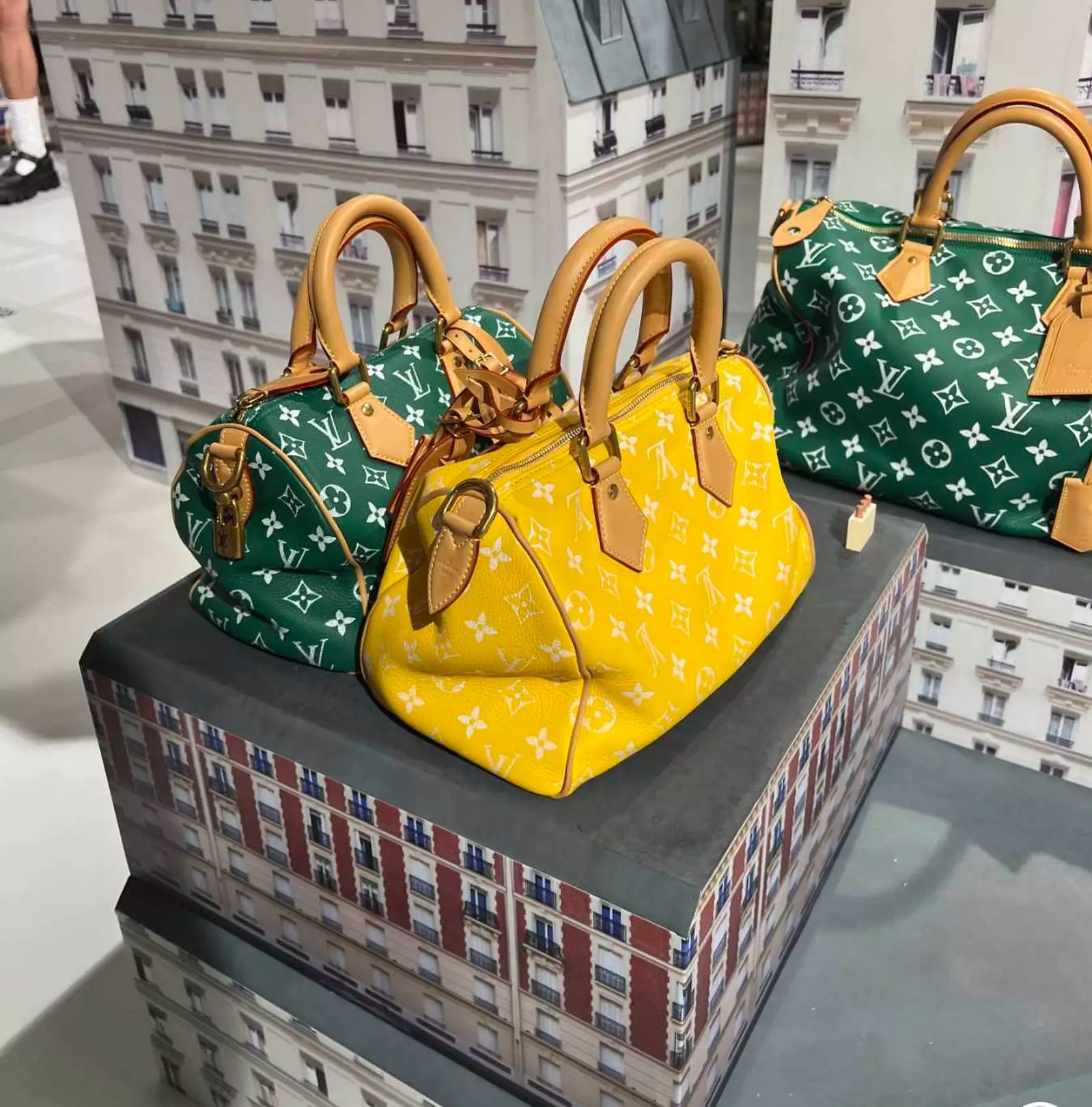 Este bolso de Louis Vuitton se ha hecho súper famoso porque cabe