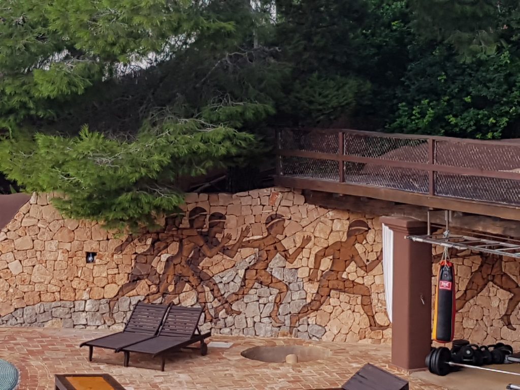 Mural de Perkys en la casa de Nacho Cano en Ibiza