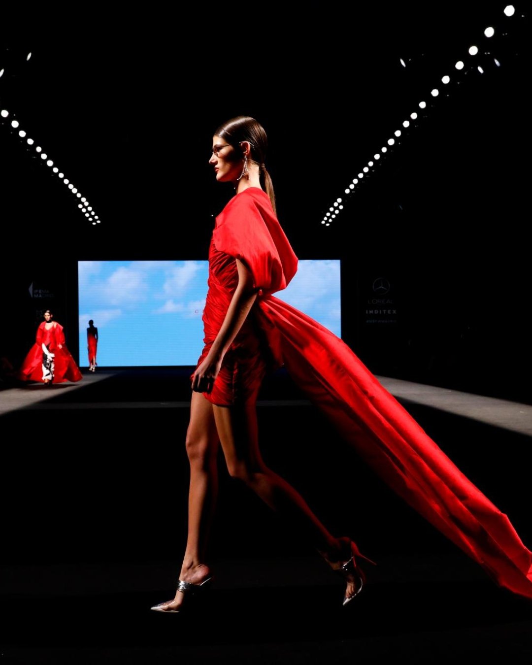 Vestido rojo en la Fashion Week Madrid