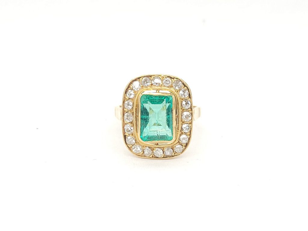 Anillo esmeralda, joyas tendencia XXL, anillo diamantesy esmeralda