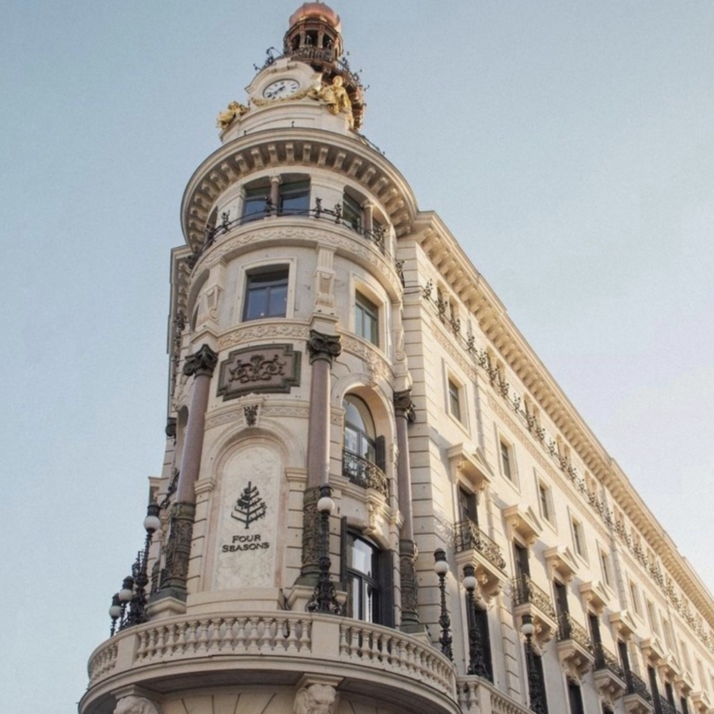 Una de las fachadas del Four Seasons Madrid que admite perros