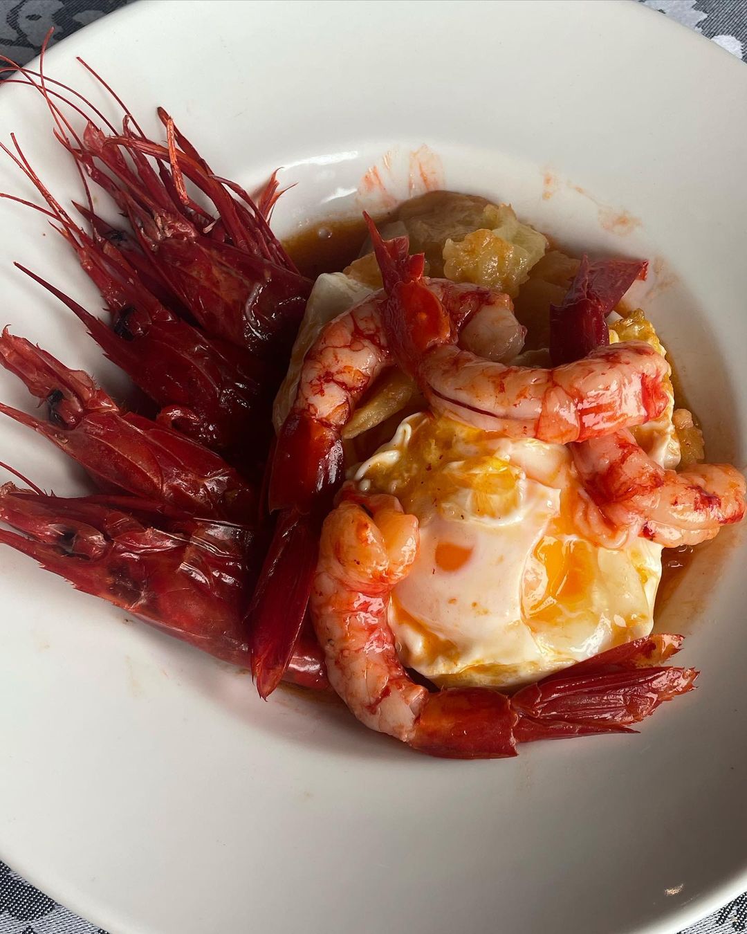 Huevos fritos con carabineros