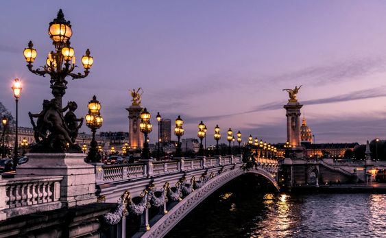 Distrito VIII París, Puente de París