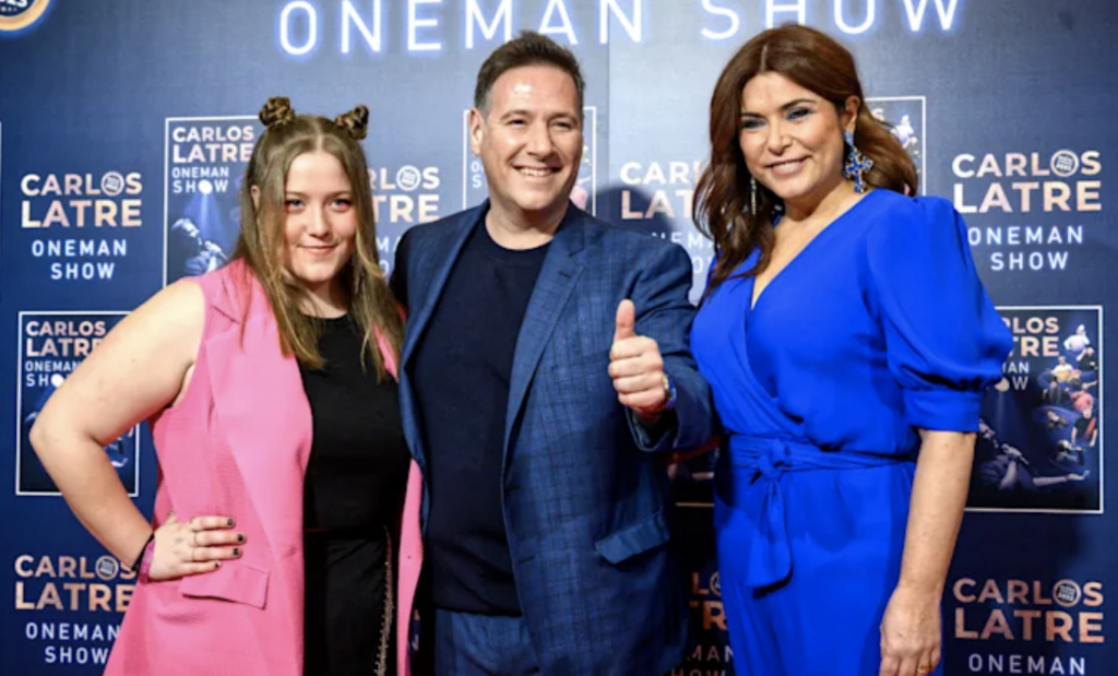 Carlos Latre con su hija Candela y su mujer, Yolanda