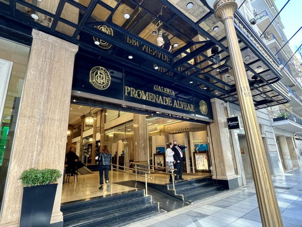 Fachada de la galería Promenade del hotel Alvear en Buenos Aires