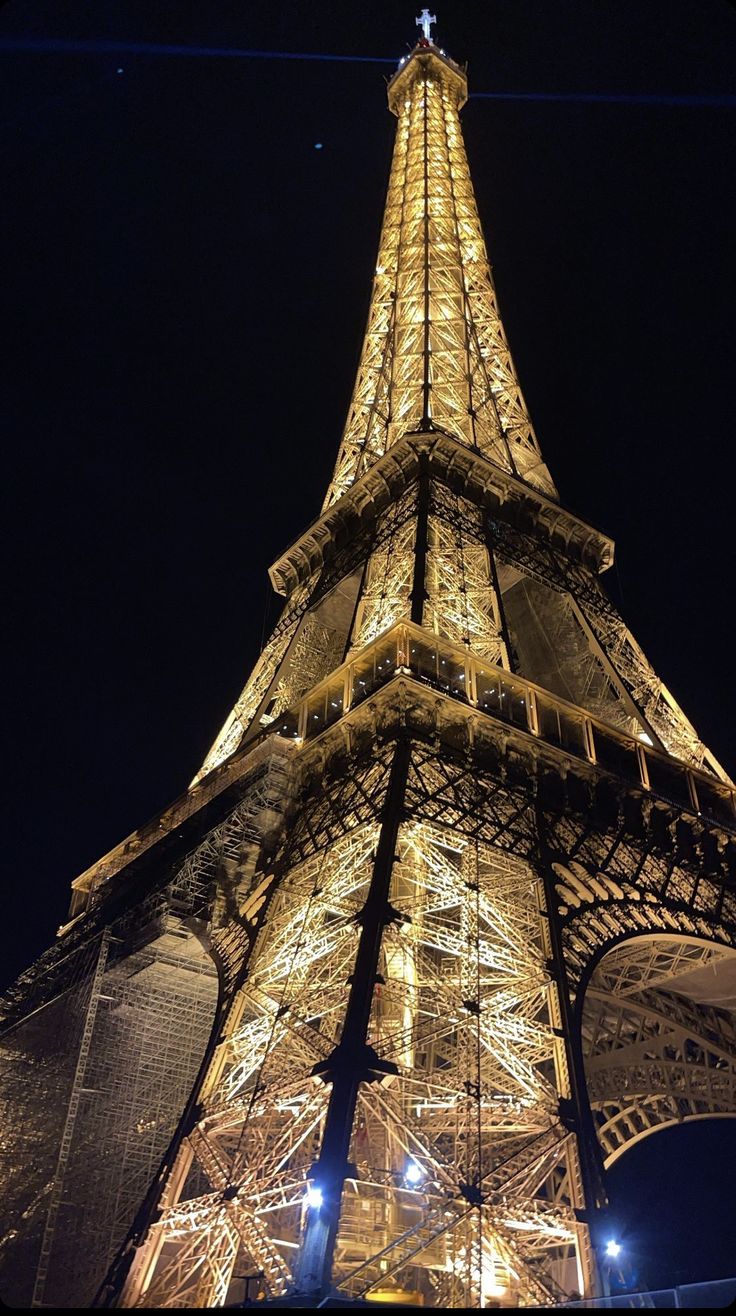 Los secretos que esconde la Torre Eiffel y que pocos conocen