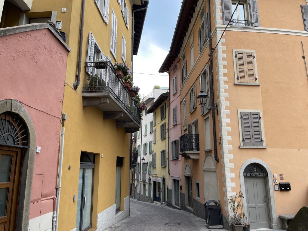 Colores en el pueblo italiano de Lóvere