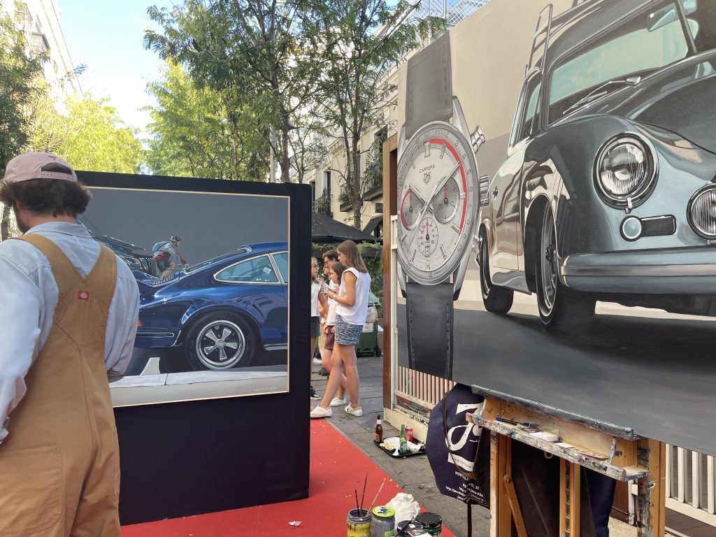 Obras del pintor Manu Campa expuestas en la exposición en Madrid de Porsche