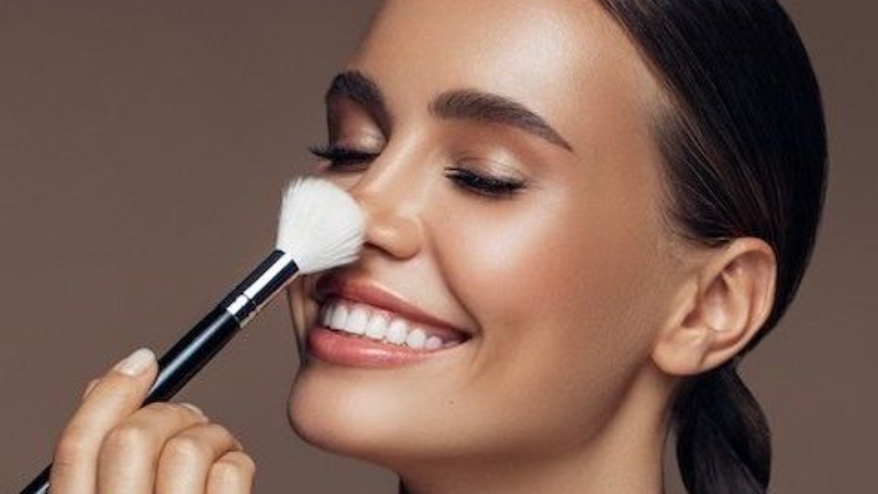 Limpiar brochas de maquillaje  Frecuencia y procedimiento