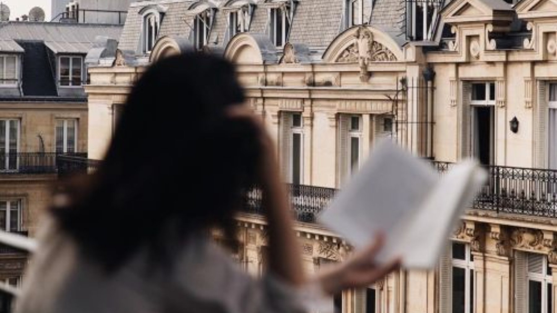 Leyendo en París