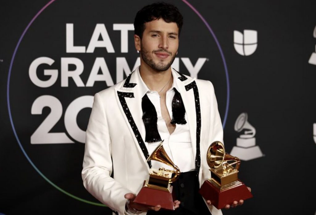 Sebastian Yarra gala de los Latin Grammys 2023