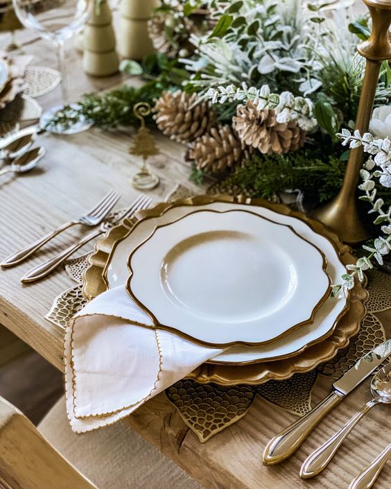 Protocolo en la mesa, cómo colocar copas cómo colocar cubiertos, mesa de navidad