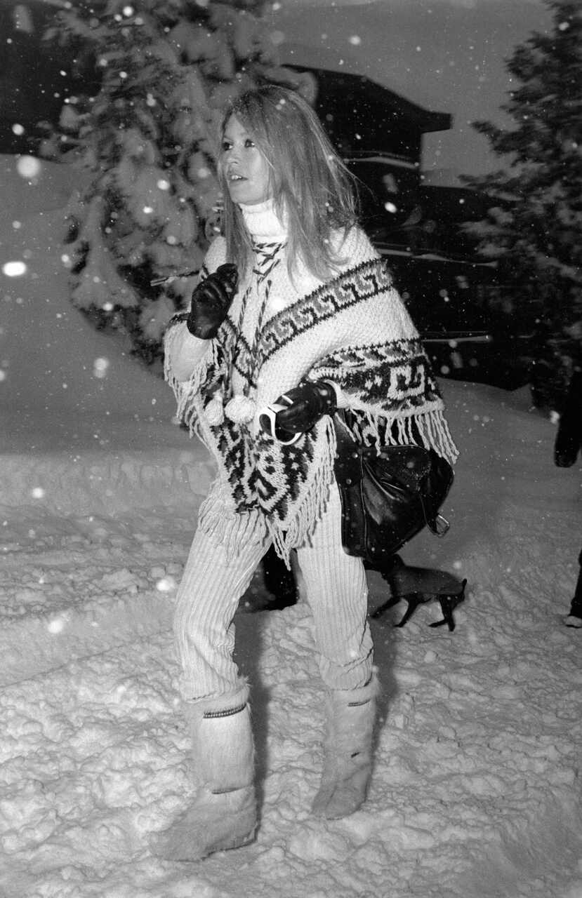 Brigitte Bardot , poncho, look nieve