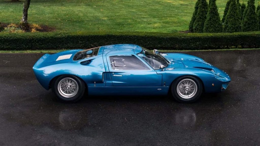 Lateral Ford GT40