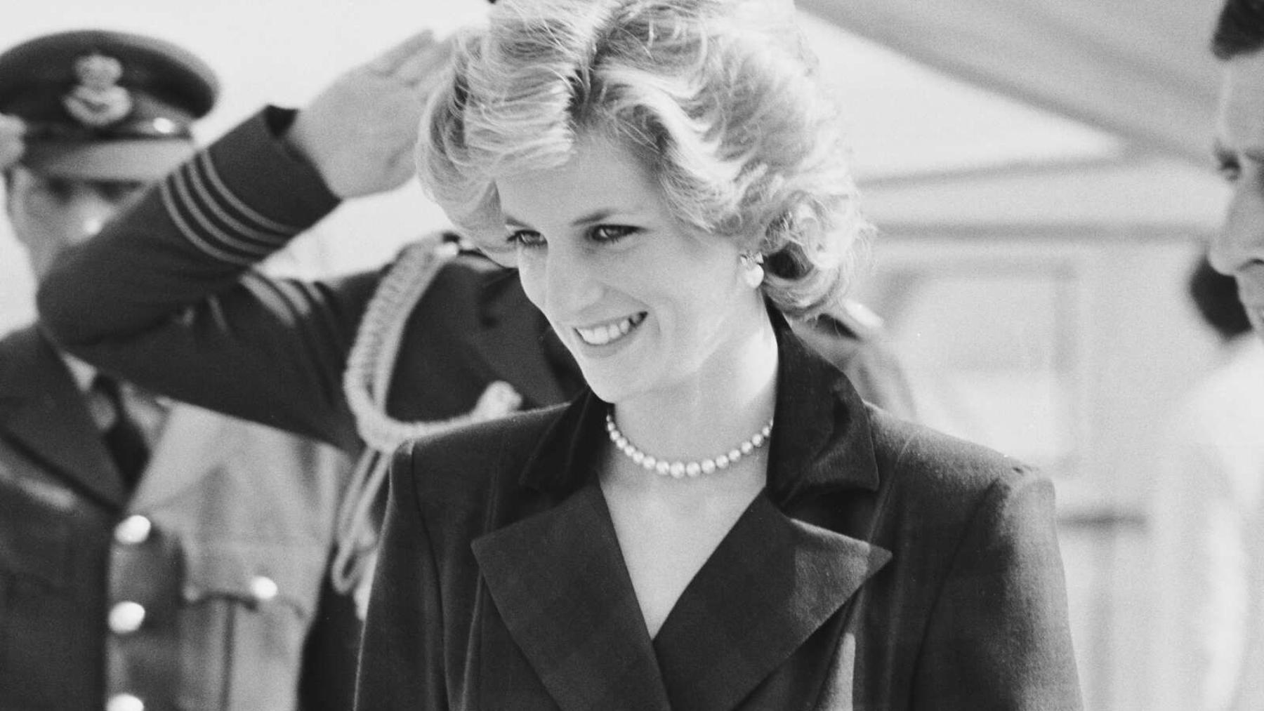Princesa Diana de Gales blanco y negro