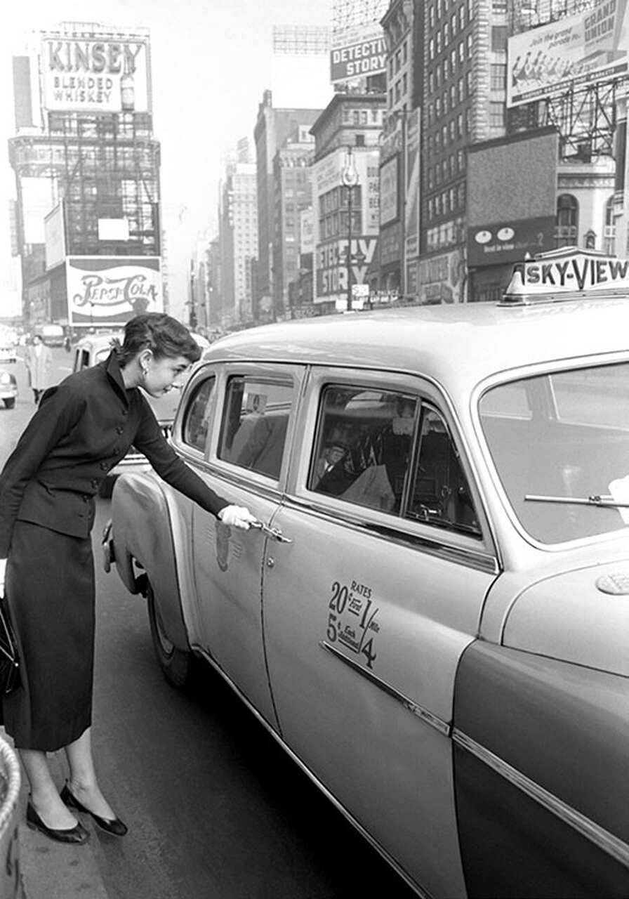 Audrey Hepburn, taxi, NY