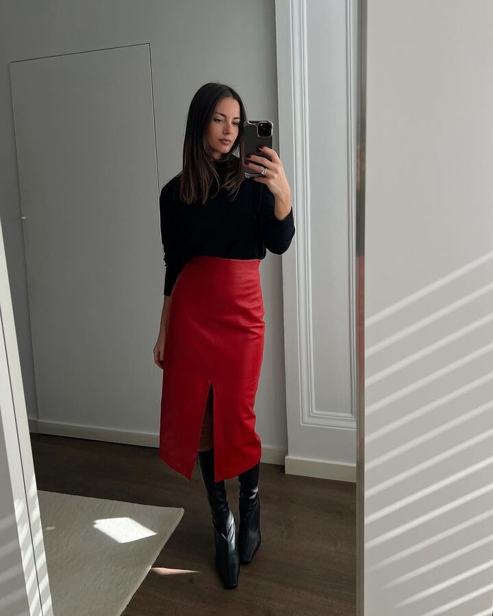 Zina Fashionvibe con falda roja