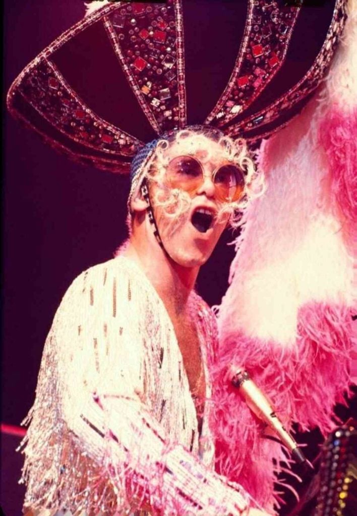 Sombrero mexicano, Elton John