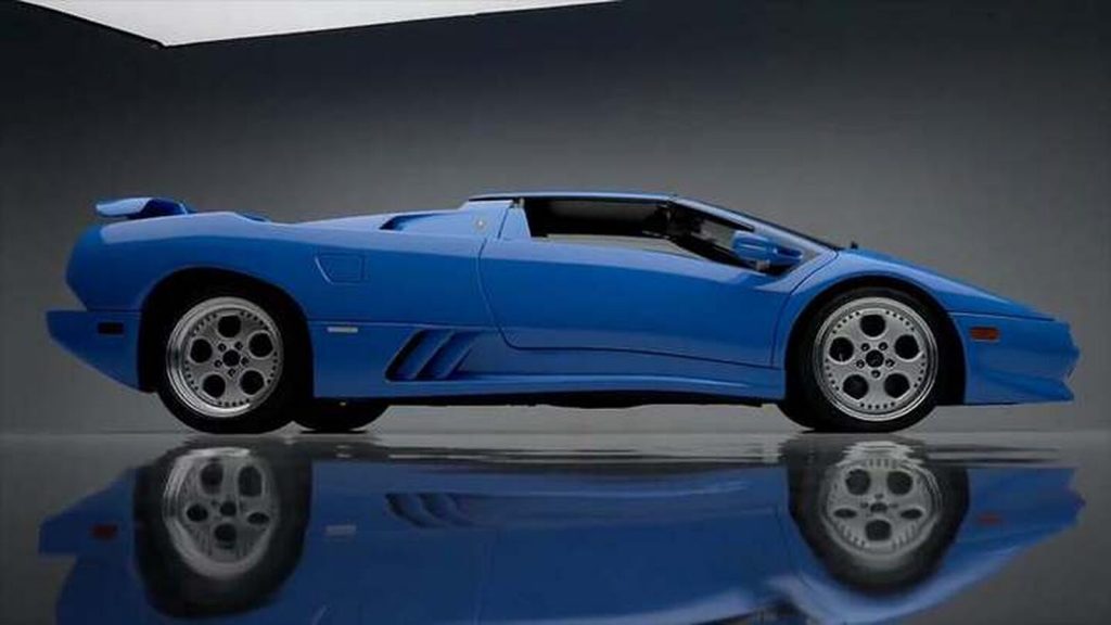 Lateral Lamborghini Diablo