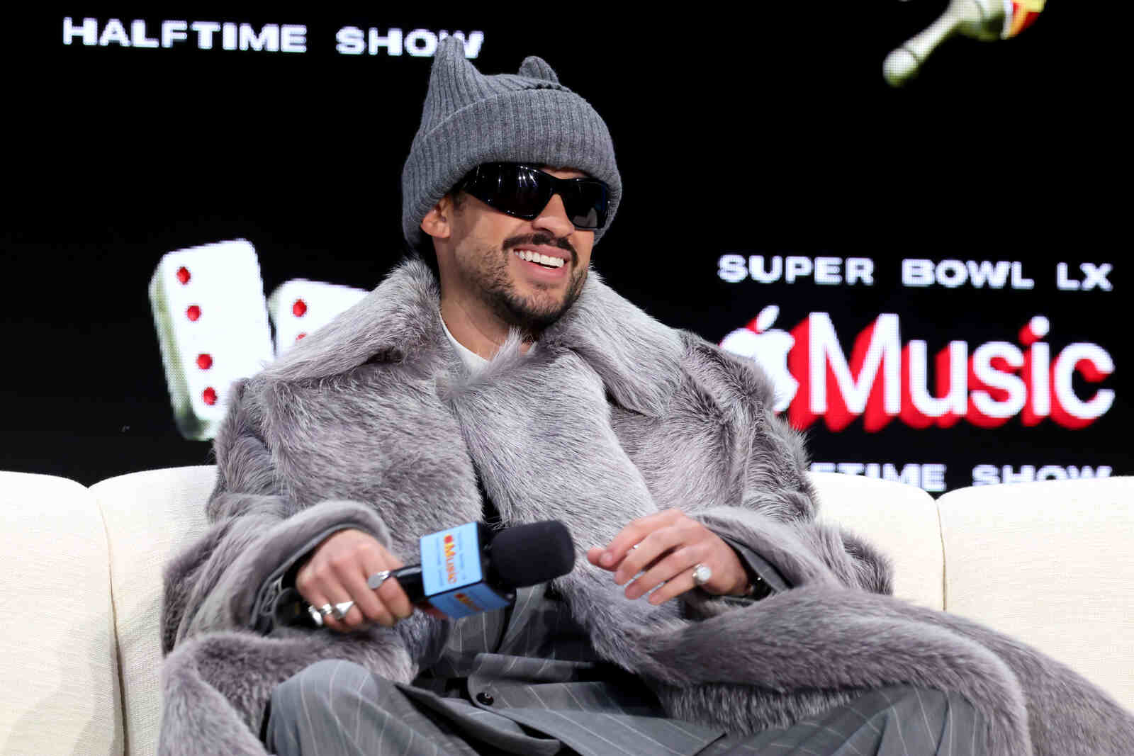 Bad Bunny en una entrevista de la Super Bowl