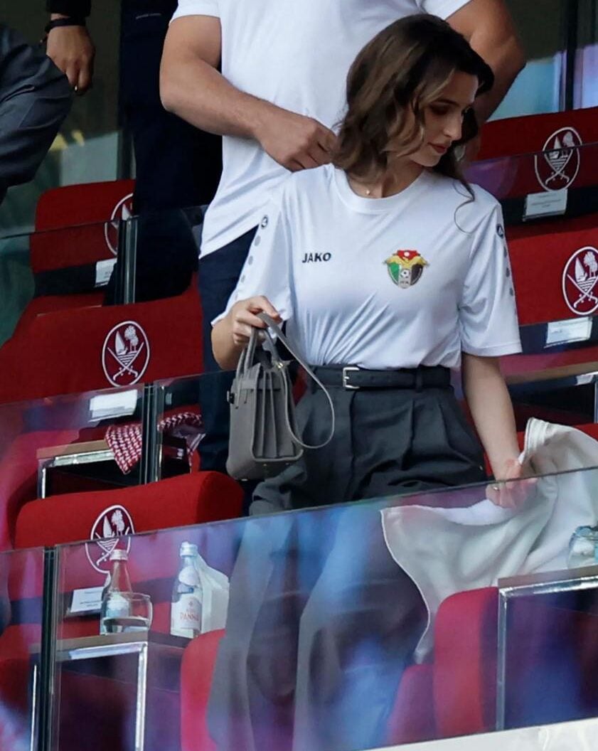 Rajwa de Jordania, Camiseta fútbol, tendencias moda