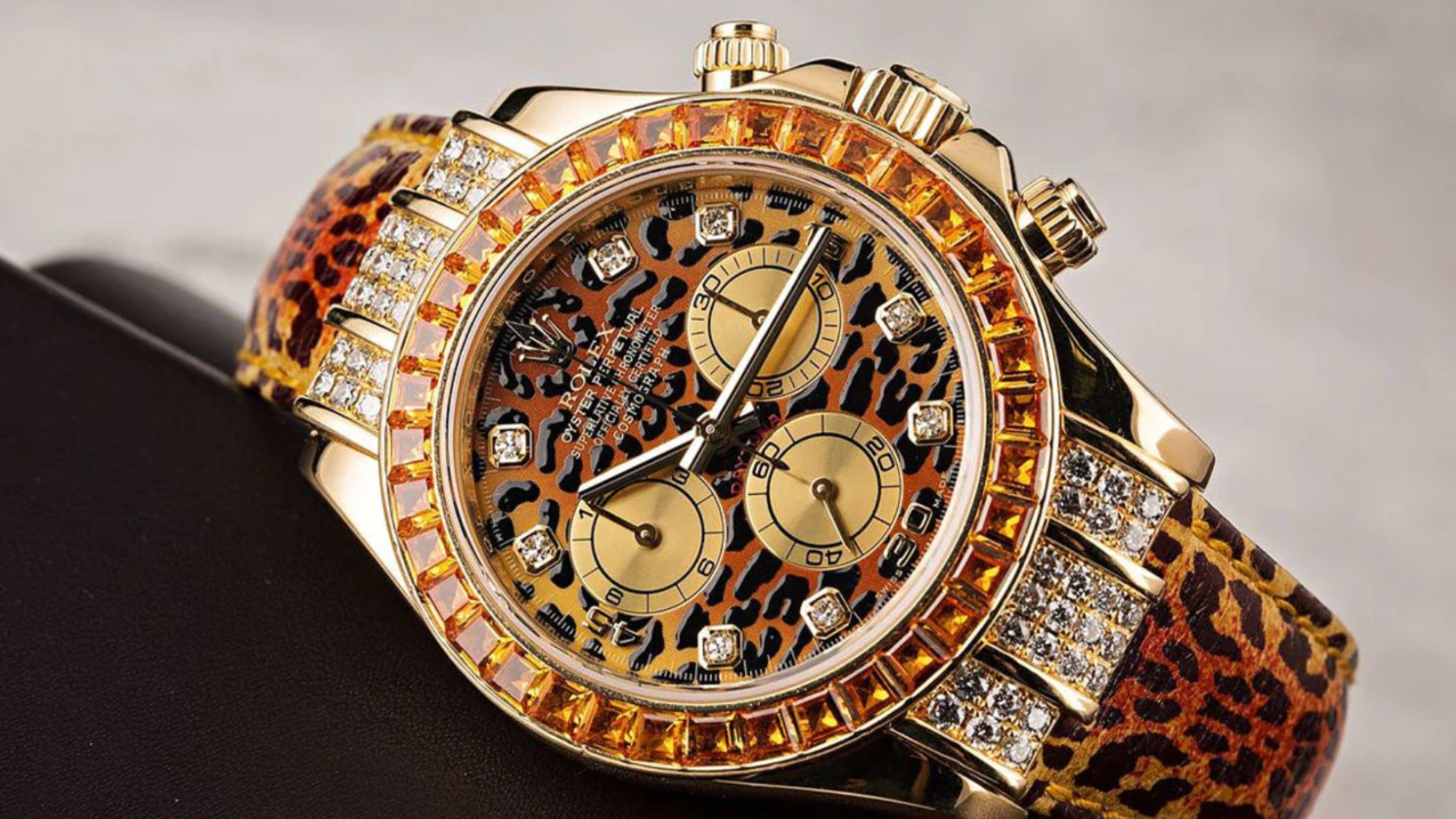Subastado por 165.000€ un Rolex con estampado de leopardo de Elton John